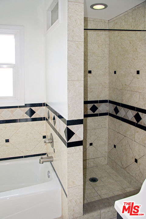 Building Photo - 6071 1/2 Pickford St