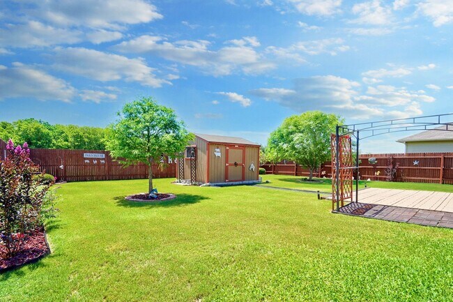 Building Photo - Charming 3BR/2BA Contemporary Home with Lu...