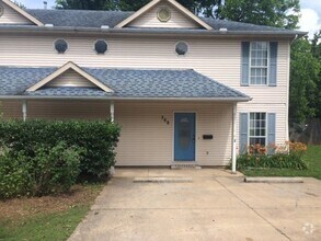 Building Photo - Large Duplex in the Heart of Fayetteville!