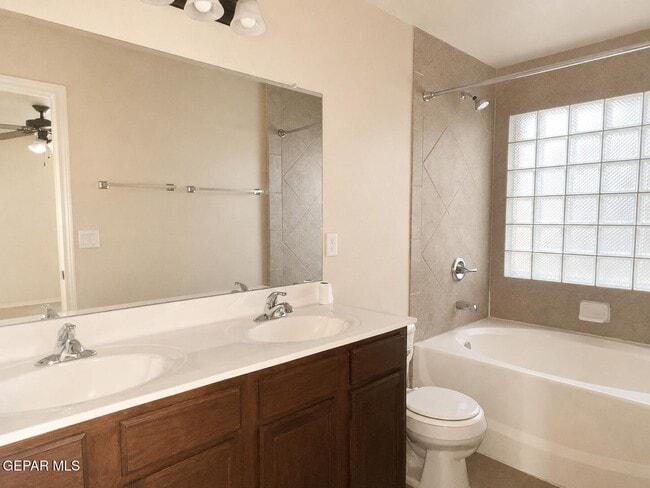 Building Photo - 12871 Hidden Grove Dr