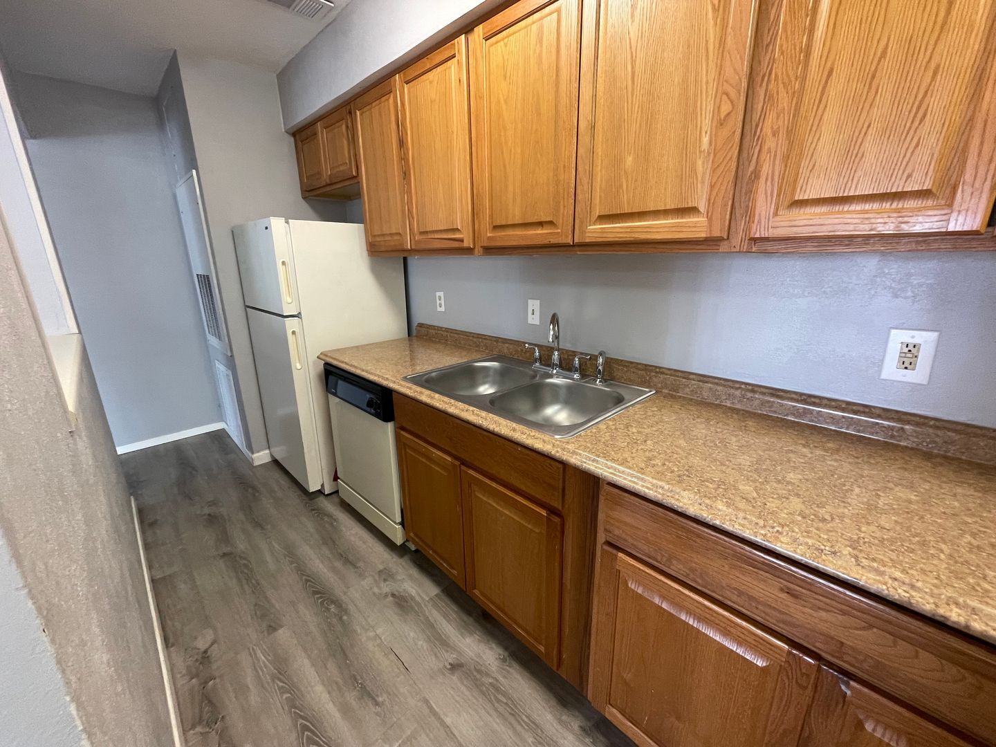 Building Photo - SUBLEASE AVAILABLE FOR IMMEDIATE MOVE IN - 2 Bedroom 2 Bathroom Condo