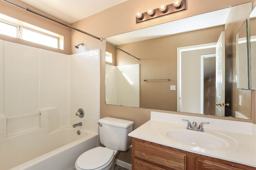 Building Photo - 7521 E Laguna Azul Ave