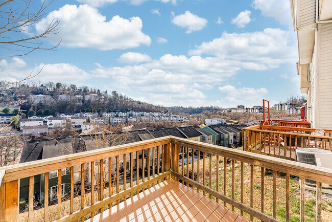 Building Photo - 243 Raven Run