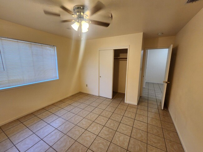 Building Photo - Cozy 1 Bedroom Apartment