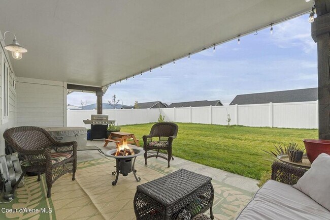 Building Photo - 3813 N Pradera Ct