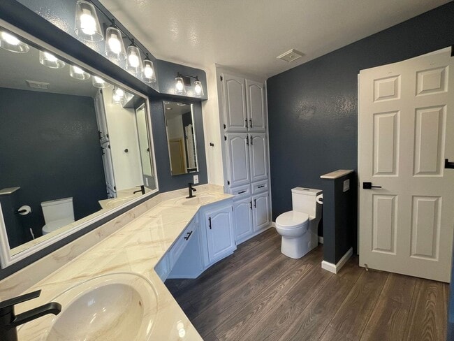 Building Photo - Beautifully remodeled Two Bedroom Two Bath...