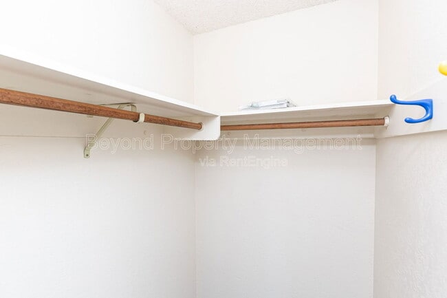 Building Photo - 8740 Flanders Dr