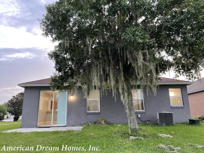 Building Photo - A Gorgeous Home with Beautiful Water View in Andover Point!