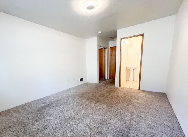 Building Photo - Triplex 5417 - 5421 North Hills Drive