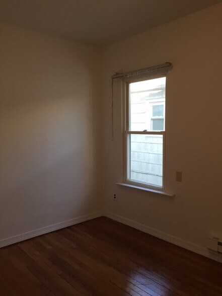 Building Photo - 27 Alton Pl