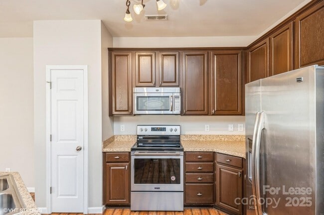Building Photo - 2327 Crosscut Dr