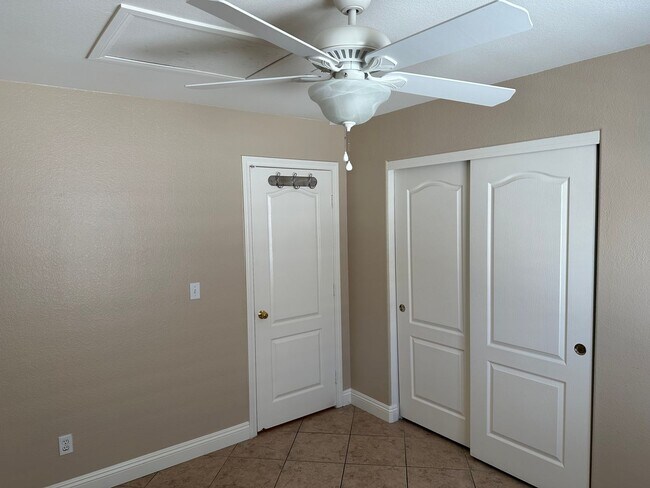 Building Photo - Henderson!!  Solar Panels!! Tankless Hot w...