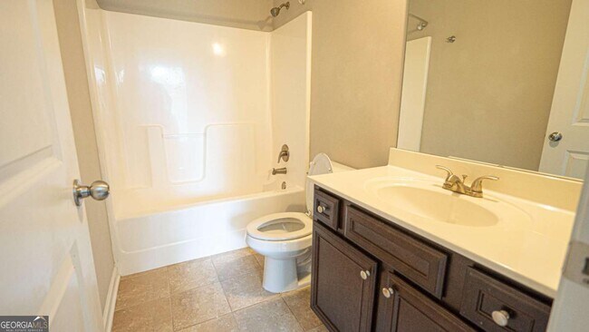 Building Photo - 3731 Ivy Lawn Dr NE