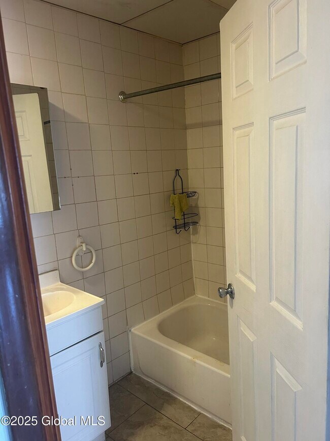 Building Photo - 300 Ontario St