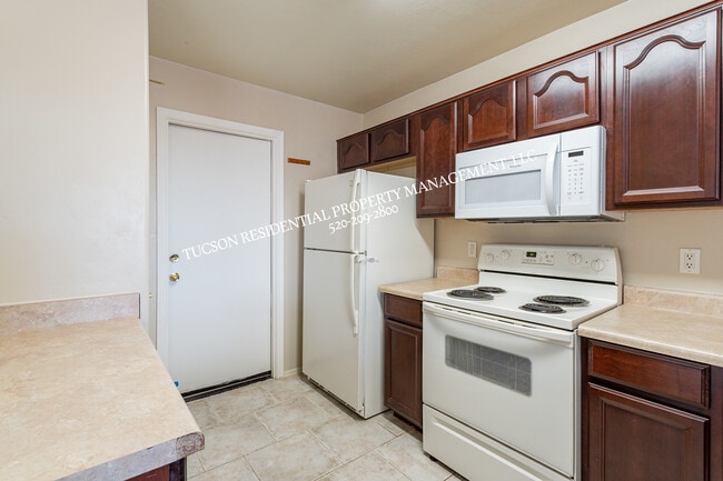 Building Photo - 4123 E Cameo Point Dr