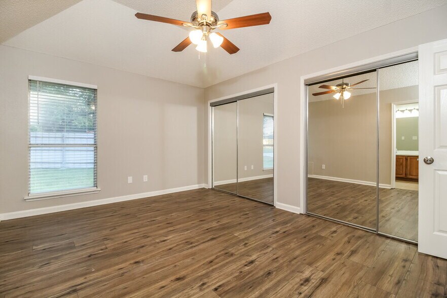 Building Photo - 9004 Willoughby Ct