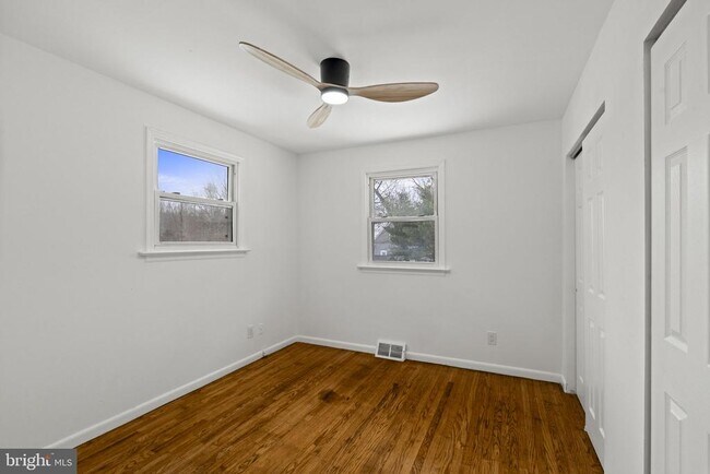 Building Photo - 395 Montgomery Dr