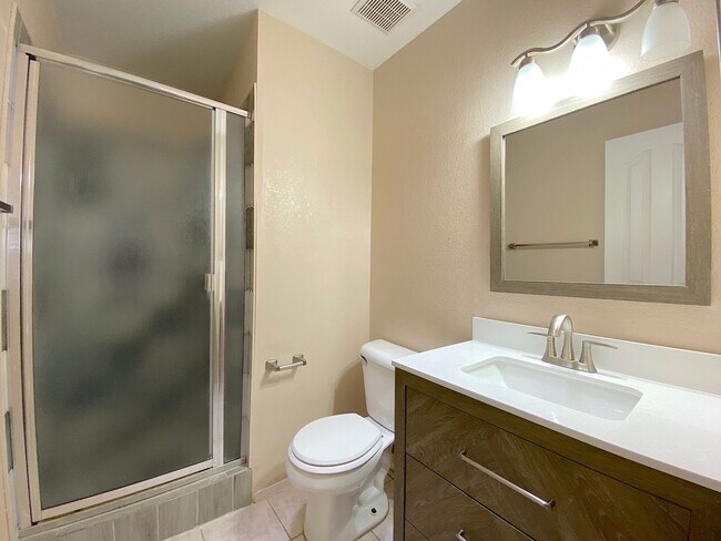 Building Photo - North Hills  in Northeast El Paso 4 bed with Refrig A/C right next to Franklin Mountains!