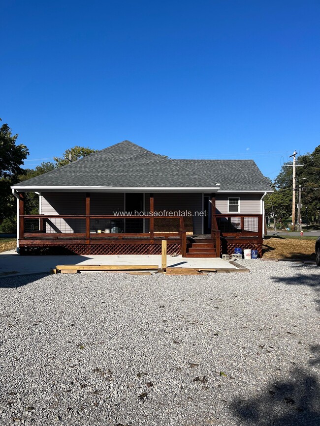 Building Photo - 511 N Maple St