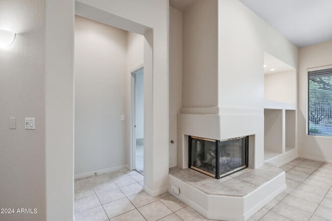 Building Photo - 6572 Shooting Star Way