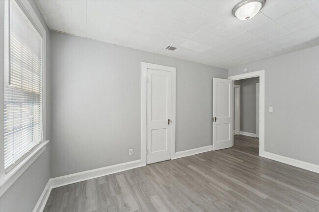 Building Photo - 2102 E 41st St