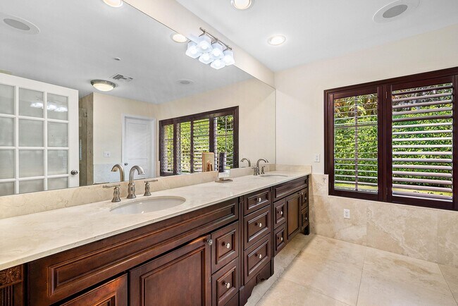 Building Photo - 2121 Areca Palm Rd