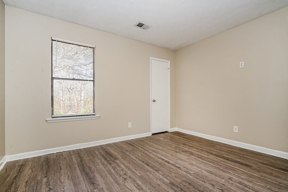 Building Photo - 5001 Gracehill Rd