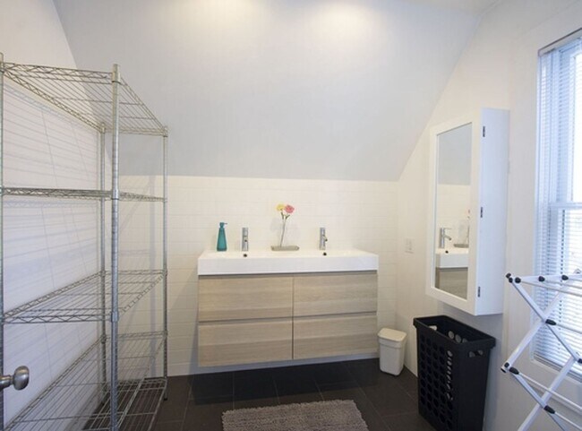 Building Photo - Winter Rental:  Helena House - Utilities I...