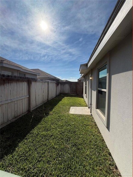 Building Photo - 1309 Alta Vista Dr