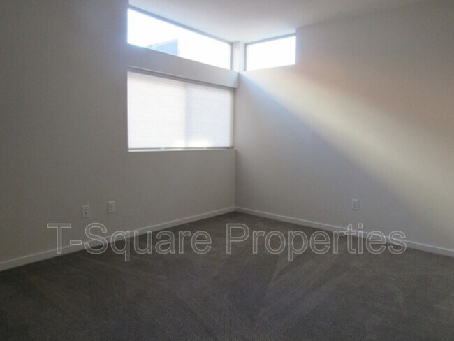 Building Photo - 4848 A Delridge Way SW