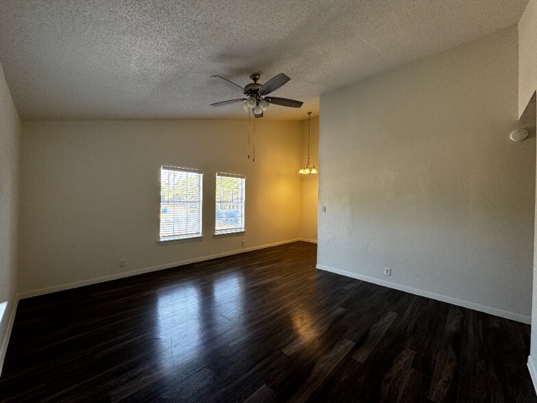 Building Photo - 313 Flournoy Dr