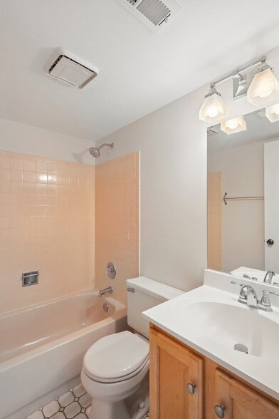 Building Photo - 1242 S Wellington Ct