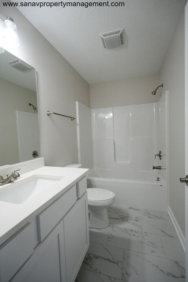 Building Photo - "Modern Comfort Meets Convenience: Your Ideal Home in Waukee"