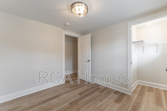 Building Photo - 1601 Villa Ave