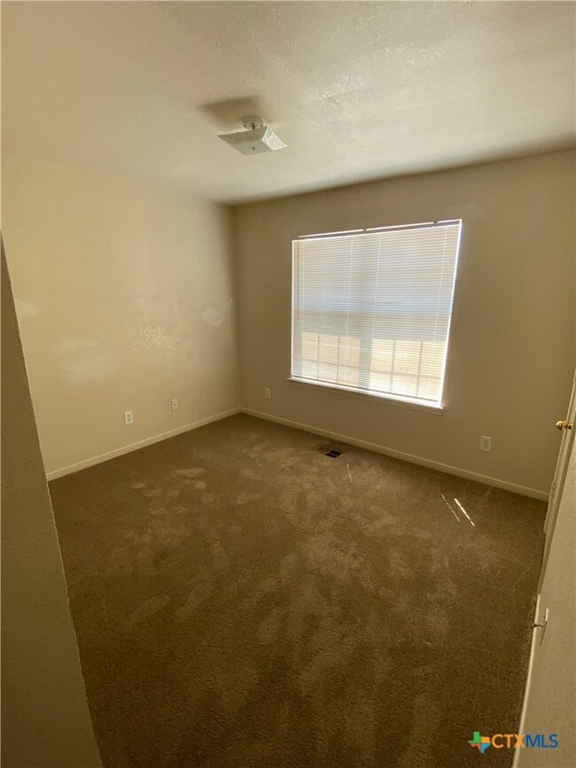 Building Photo - 3202 Hereford Ln