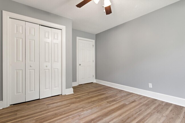 Building Photo - 1301 Roundtree Dr