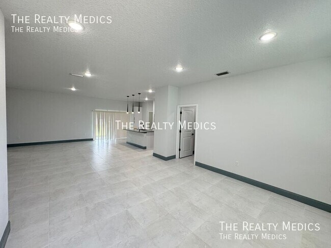 Building Photo - 2226 Rock Dr