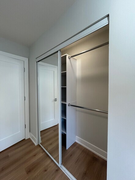 Building Photo - 540 W Aldine Ave