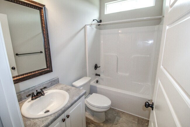 Building Photo - 412 Coles Way