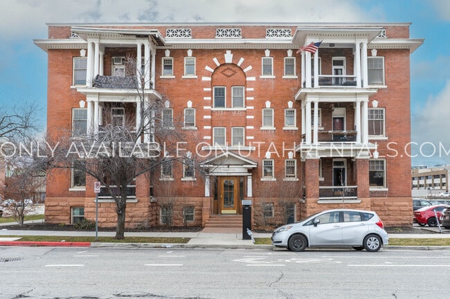 Building Photo - 276 E Broadway