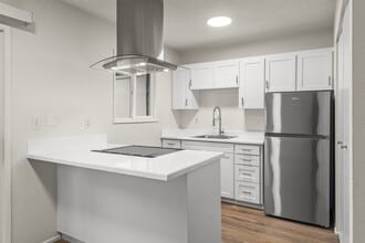 Building Photo - 1912-1914 SE Tacoma St.