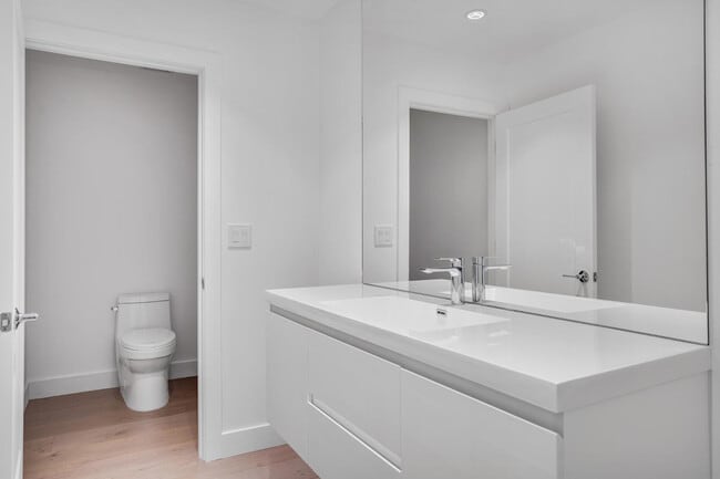 Building Photo - 6814 N 72nd Pl