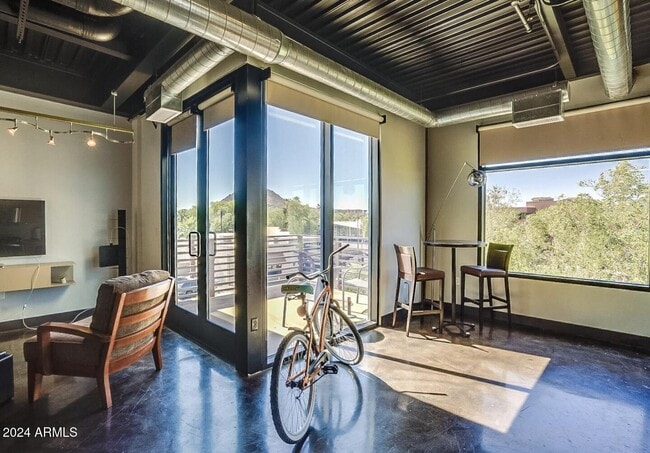 Building Photo - 4020 N Scottsdale Rd