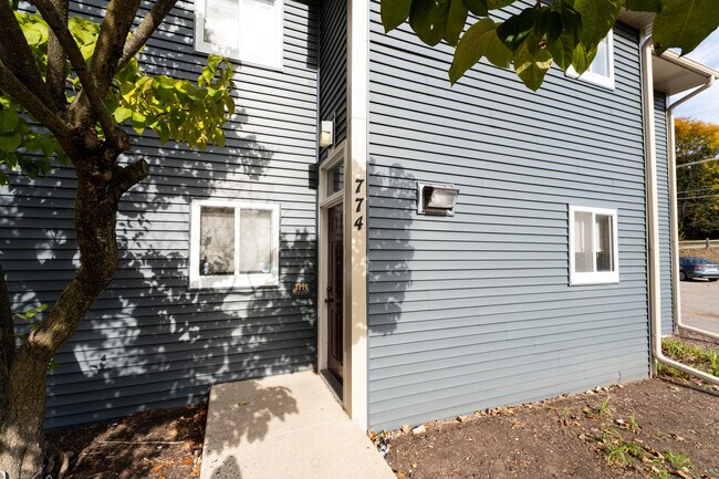 Building Photo - 774 Terrace Ct