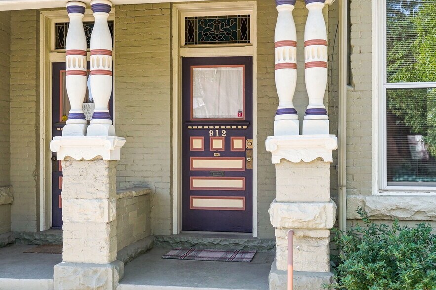 Building Photo - 912 E 20th Ave