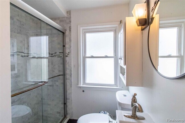 Building Photo - 1834 Fairview St