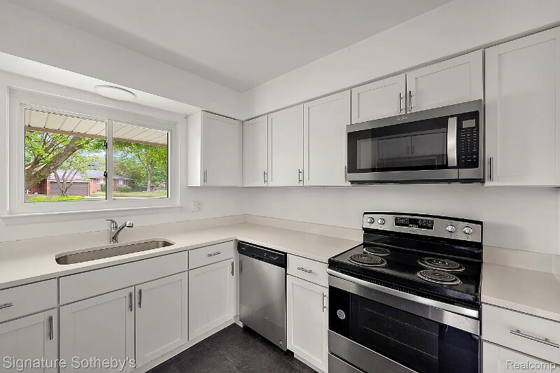 Building Photo - 3626 Hillside Dr