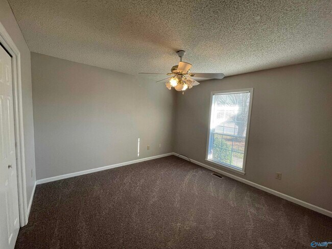 Building Photo - 100 Medicine Bend Ct