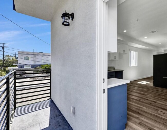 Building Photo - 4643 1/2 W. 18th