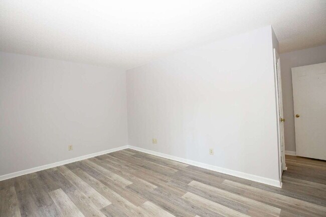 Building Photo - 50 Surry Cir N